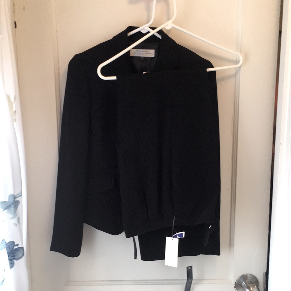 BOGO Tahari 2 piece pant suit Black size 2p